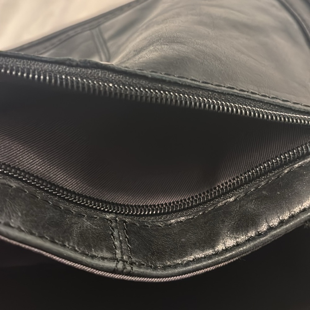 The Sak Black Ventura Convertible distressed leather backpack crossbody NWOT - Picture 14 of 16